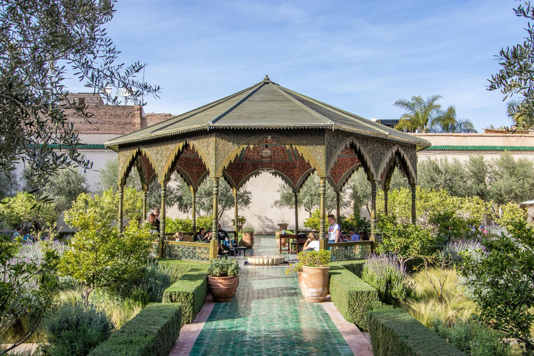 Marrakech : Madrasa Ben Youssef, jardin secret et visite de la médinaPetit groupe