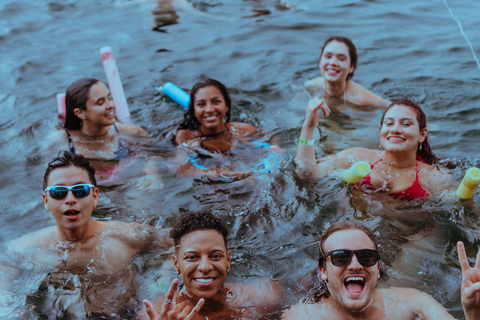 Rio de Janeiro: Sunset Boat Party with DJ and Drinks