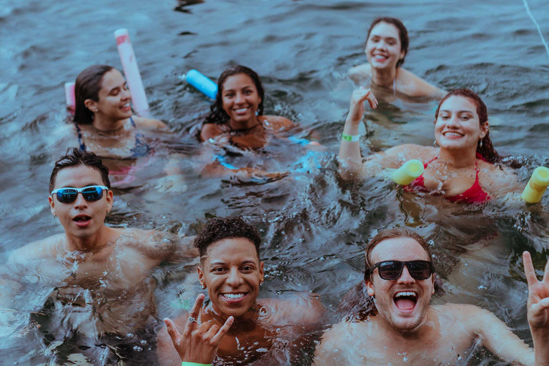 Rio de Janeiro: Sunset Boat Party with DJ and Drinks