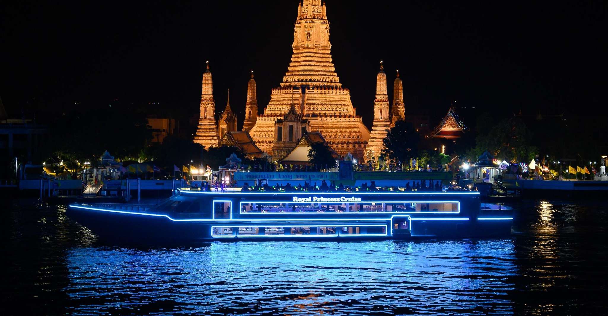 Bangkok: Royal Princess River Dinner Cruise with Live Music