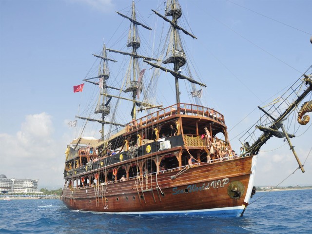 Visit Side Dolphin Island Boat Tour, Lunch, Sotf Drinks& Swimming in Side, Turkey