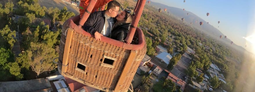 Teotihuacan : vol romantique privé en montgolfière pour les couples
