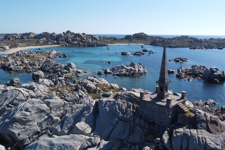 Yacht catamaran trip to the Lavezzi Islands