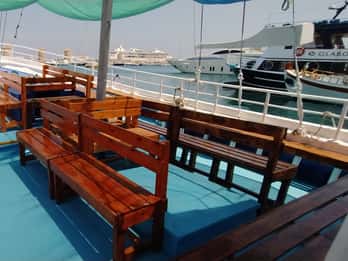 Rodas: Crucero de placer para nadar y bucear