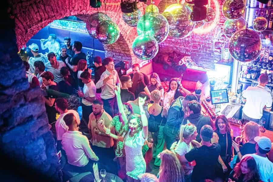 Wien: Geführte Kneipentour mit Club-Eintritt. Foto: GetYourGuide Wien: Geführte Kneipentour mit Club-Eintritt. Foto: GetYourGuide