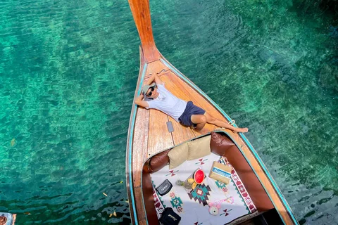 Phi Phi: Luxury Private Longtail Boat to Maya Bay with Lunch
