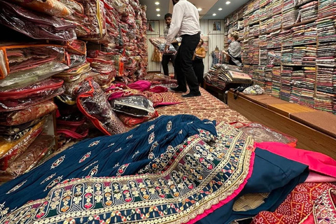 Delhi: Guided Shopping Tour Experience With Female Guide Delhi: Full-Day Private Shopping Tour with Female Guide