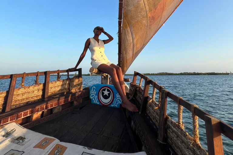 KILIFI: WATAMU: DHOW CRUISE BIJ ZONSONDERGANGDHOW CRUISE BIJ ZONSONDERGANG