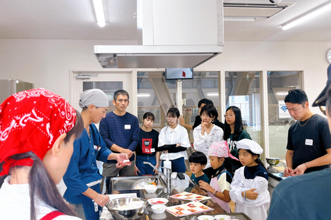 Naha Makishi Public Market : Sushi making experience English guided guide