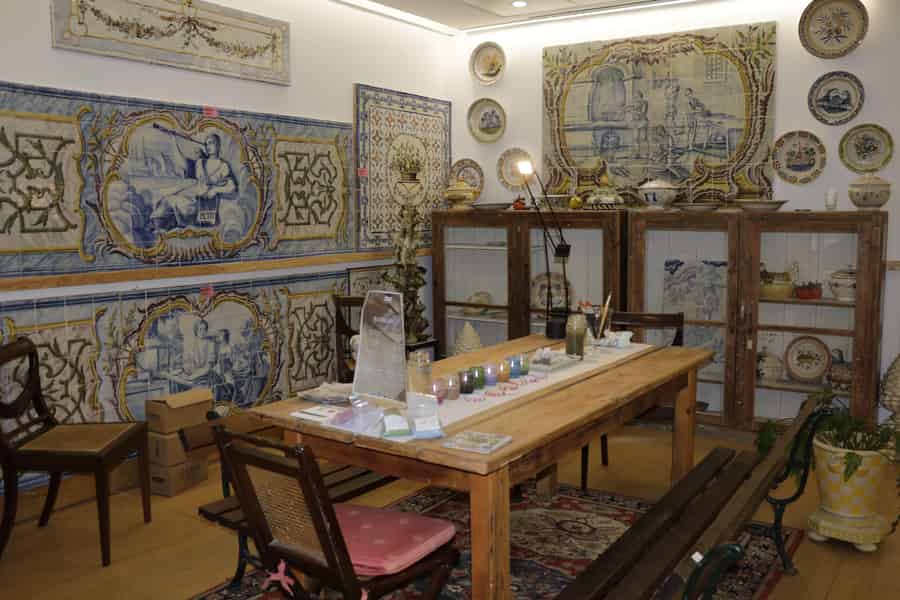 Lissabon: Workshop zum Bemalen von Azulejos. Foto: GetYourGuide