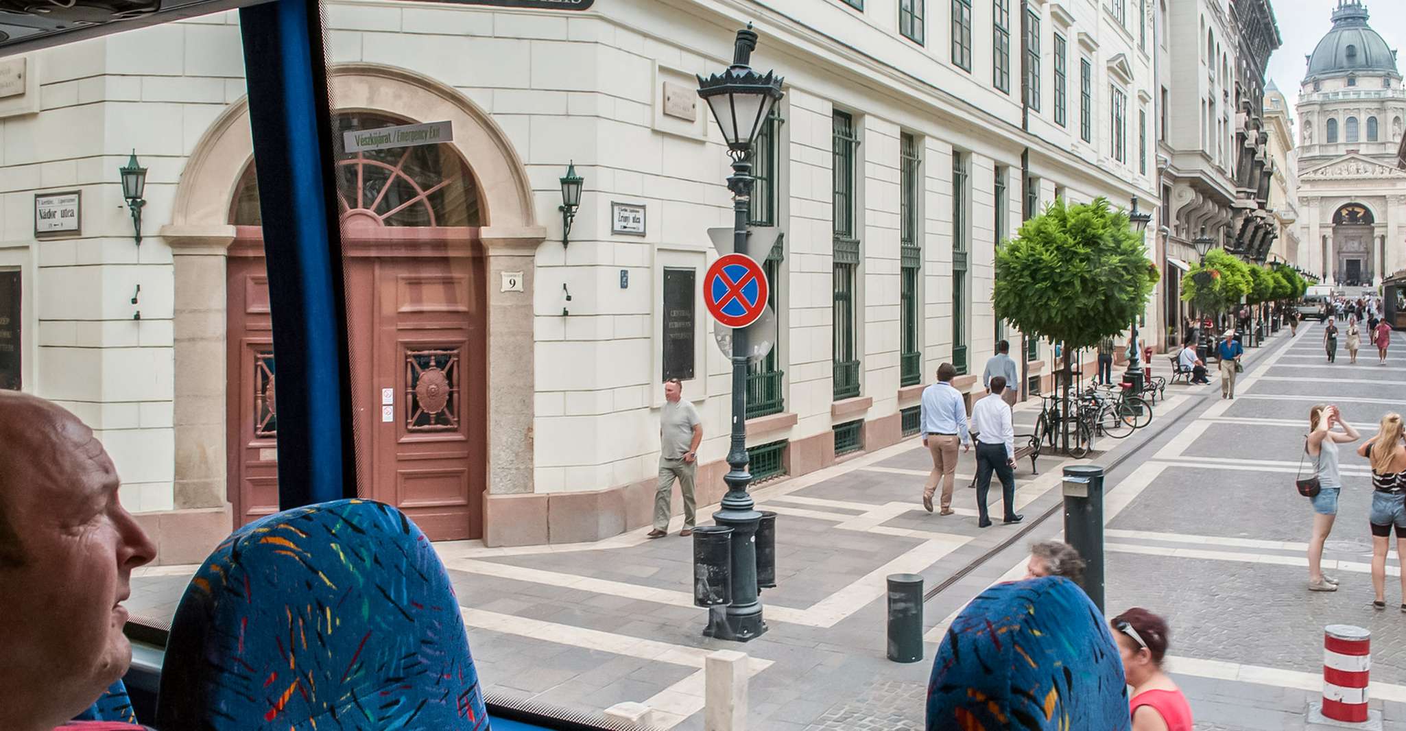 Budapest: Floating Bus Tour by Land and Water photo 7