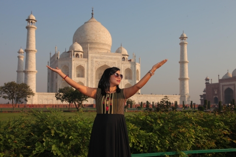 From Banglore: Private Agra Overnight Tour with Flight
