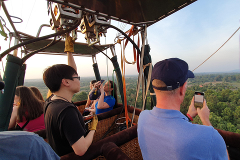 Da Krong Siem Reap: Giro in mongolfiera di Angkor con prelievo