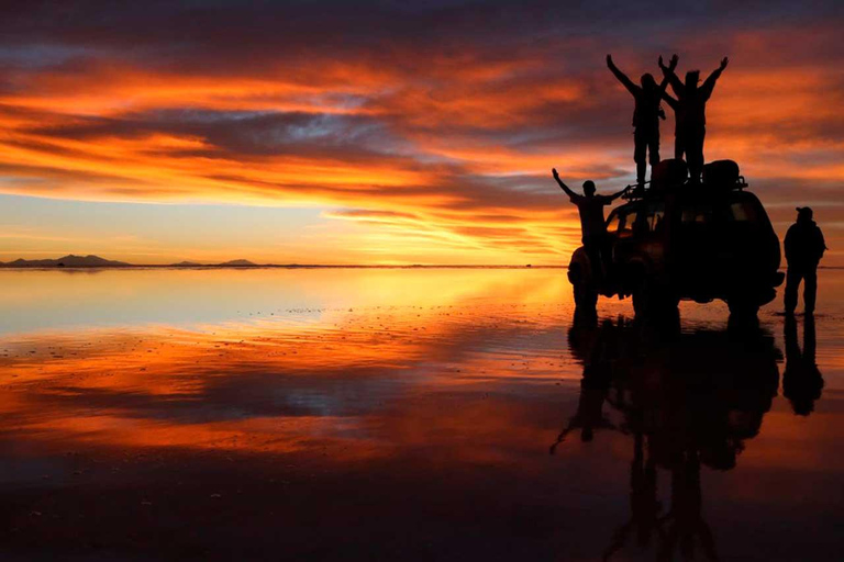 Uyuni Salt Flats: Sunset + Night StarsSalar de Uyuni- Atardecer + Noche de Estrellas