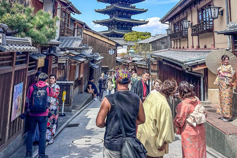 Osaka: tour privato di Kyoto e Nara con servizio di pick-up in hotel