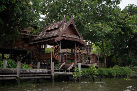 Bangkok: tour de 2 horas por Wat Arun, barcaza real y barco de cola larga