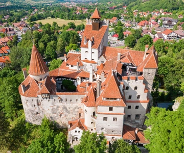 Royal Escape: Day Trip to Peleș Castle, Bran Castle & Brașov