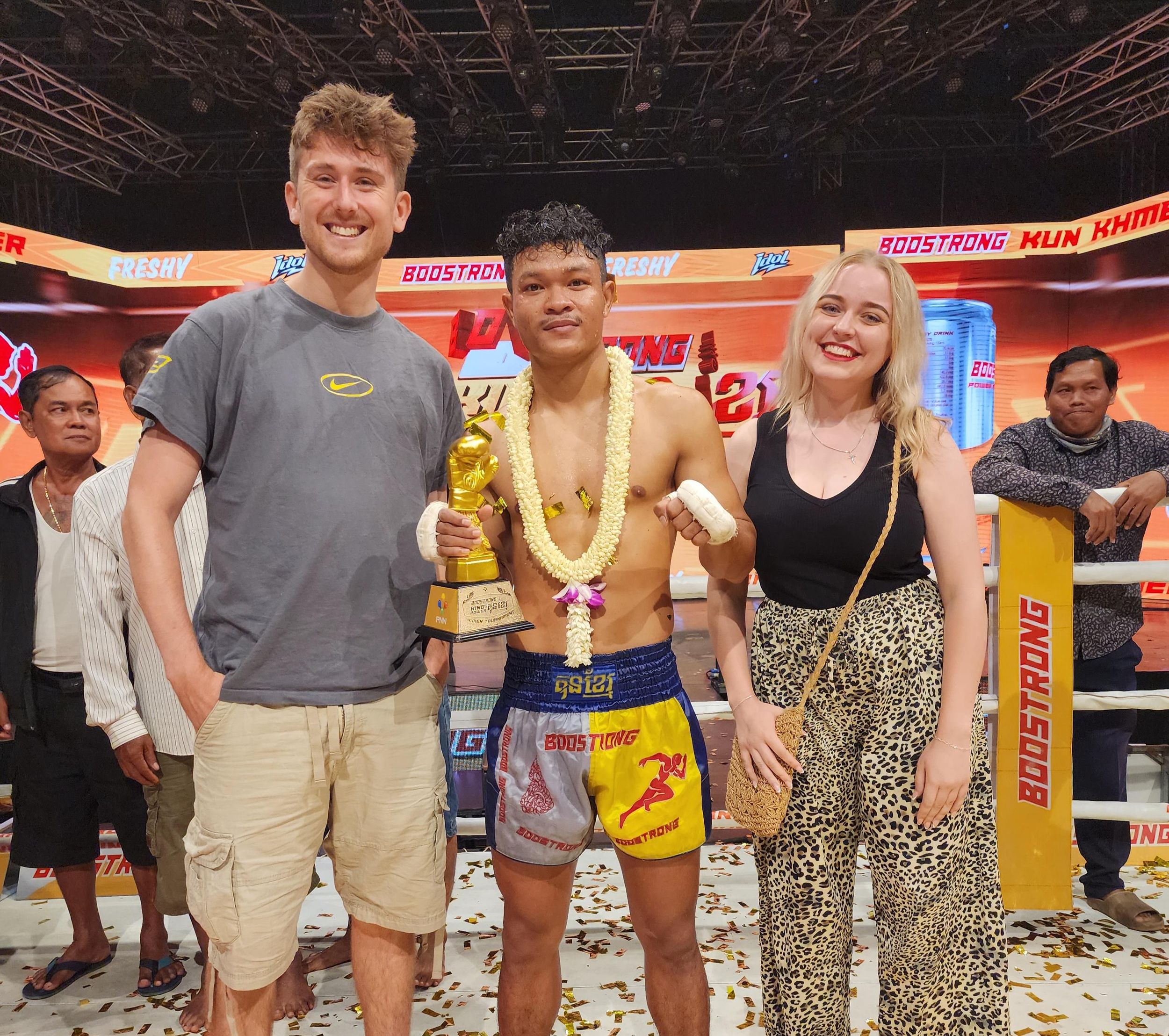 Phnom Penh: Kun Khmer Kickboxing im Stadion