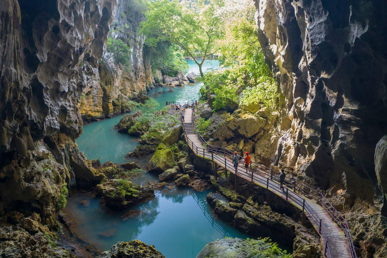 Explorez la grotte sombre depuis Hue : Visites en groupe les jours pairs