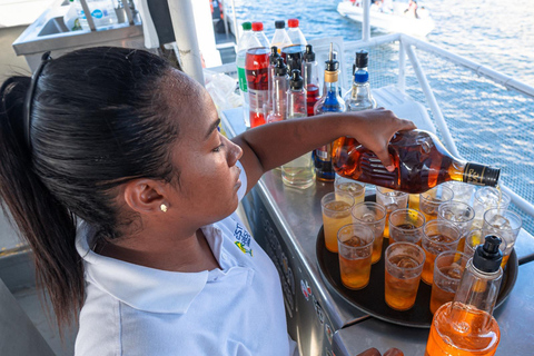 Baie de Carthagène : promenade en bateau au coucher du soleil avec danse et open bar