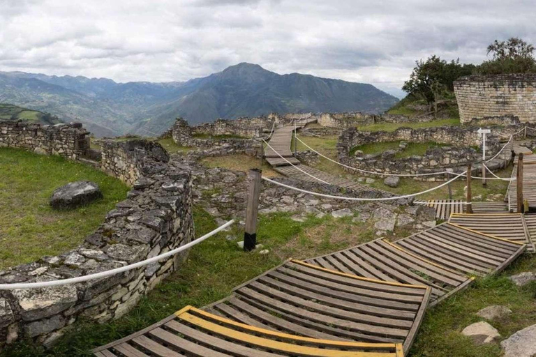 Chachapoyas: Llaqta of Kuelap: Kolejka linowa