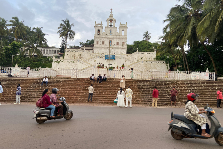 Goa: Glimps van prachtige kerken, Fort &amp; Sunset cruise