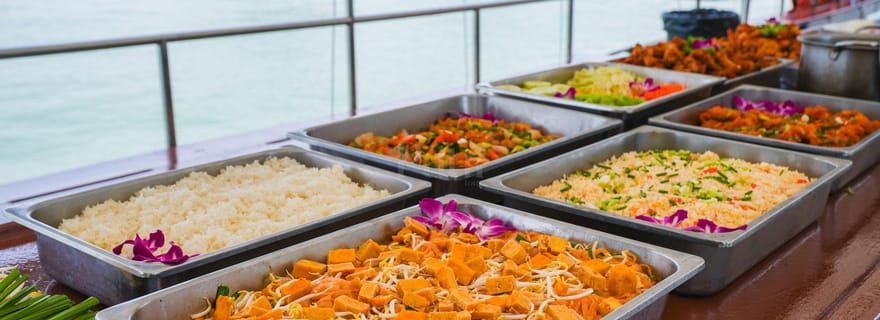 Excursion d'une journée à James Bond (canoë-kayak, îles et déjeuner)