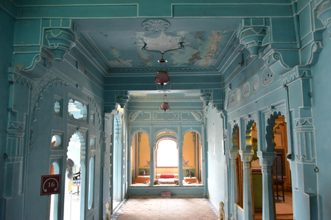 Udaipur: Stadspaleis, Jagdish Tempel en Lake Pichola Tour