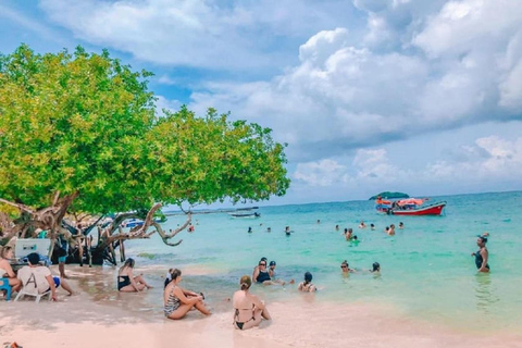 Cartagena: Desfruta de uma excursão de autocarro/barco às 5 Ilhas do Rosário + snorkeling