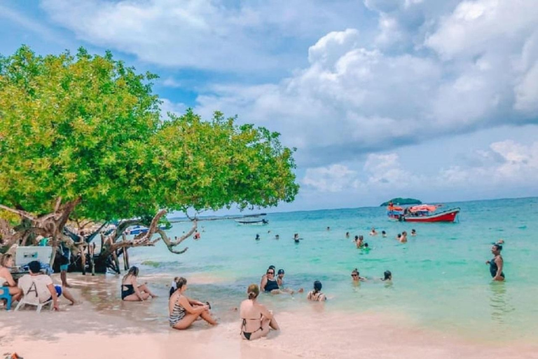 Cartagena:Disfruta de un tour en autobús/barco por las 5 Islas del Rosario+snorkeling