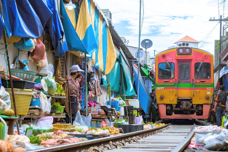 From Bangkok: Amphawa Floating Market & Maeklong Tour