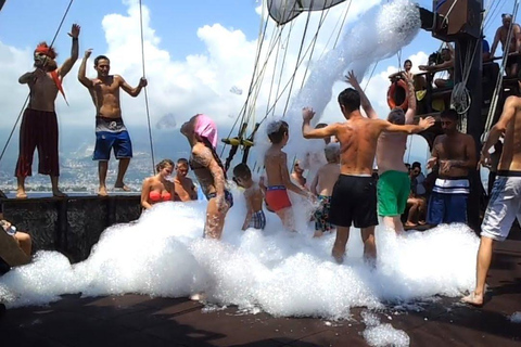 Alanya: Pirate Cruise with Shows, Lunch & Swim Stops
