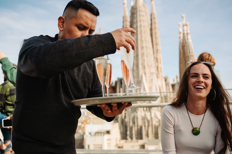 Barcelona: Sagrada Familia Evening Tour with Cava