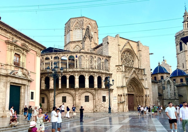 Discover Valencia: Guided Walking Tour
