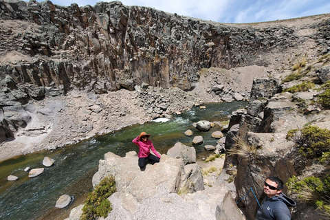 Arequipa: Pillones waterval en Imata stenen bos