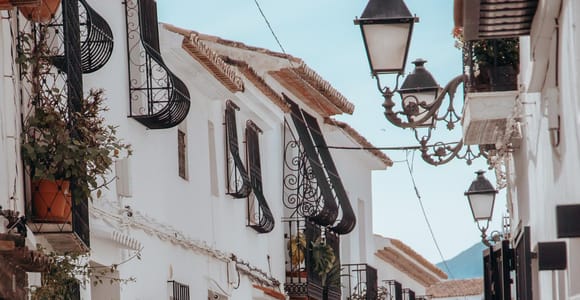 Full Day Tour to Altea, Benidorm & Villajoyosa from Valencia