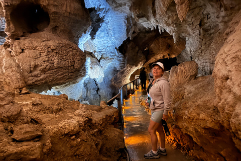 Private Day Tour: Waitomo Glowworms & Hobbiton Movie Set