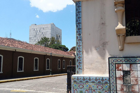 San José: Guided Walking Tour of Historic Landmarks
