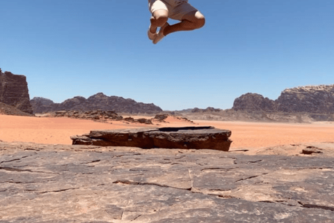 Deserto del Wadi Rum: Tour di un giorno in Jeep e pranzo tradizionale