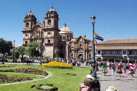 Cusco: Highlands & Archaeological Sites on Foot & Bus