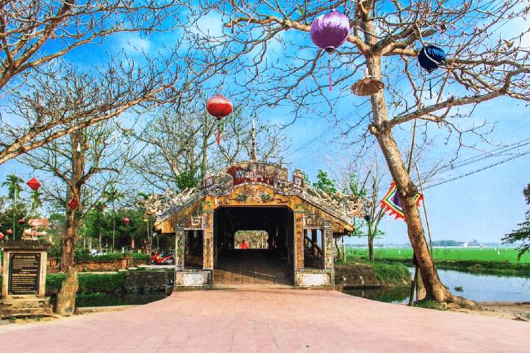 Från Hue: Busstransfer till Hoi An med sightseeingstopp