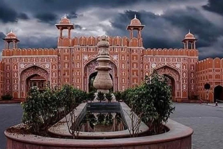 Experience Jaipur with Evening Tour by Car Including Dinner Experience Jaipur Evening Tour by open jeep without Dinner