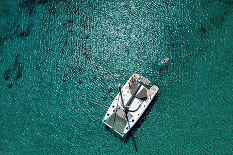 Heraklion: Crucero en catamarán en grupo reducido por la isla de Dia con comidaCrucero privado en catamarán con servicio de recogida y regreso del hotel