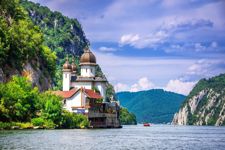 Belgrade : Tour en voiture sur le Danube bleu et promenade en bateau à moteur d'une heureVisite partagée