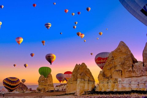 Göreme: Voo de balão ao nascer do sol no Vale de Göreme com café da manhã