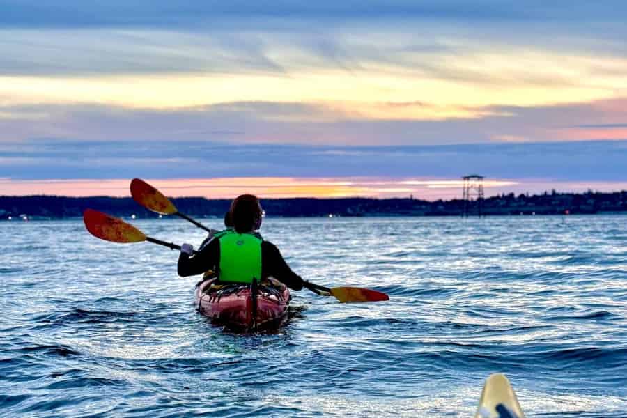 Kajak-Tour bei Sonnenuntergang: Port Townsend, WA. Foto: GetYourGuide Kajak-Tour bei Sonnenuntergang: Port Townsend, WA. Foto: GetYourGuide