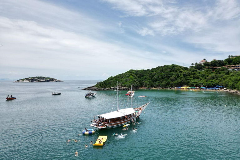 Búzios: Schooner Tour of 12 Beaches and 3 Islands with Stops for Swimming Búzios: Schooner Tour of 12 Beaches and 3 Islands with Swim Stops