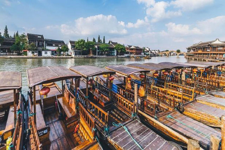 Shanghai: Zhujiajiao Water Town Day Trip with Tea