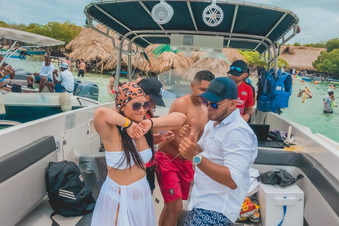 Cartagena : Excursion en bateau sur l&#039;île de Cholon et fête avec DJ + déjeuner