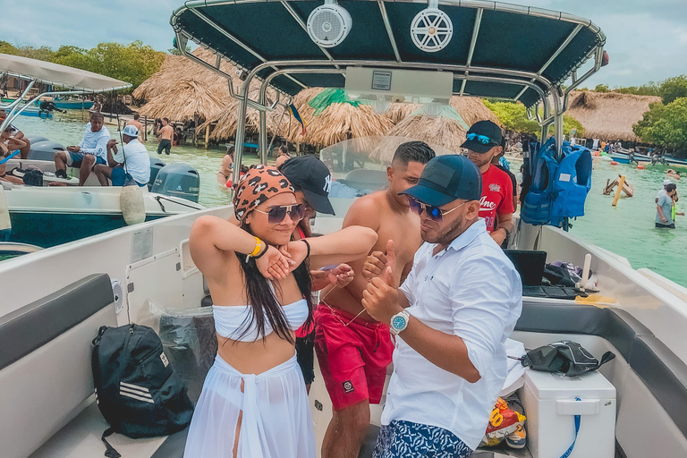 Cartagena: Cholon Island Boat Trip and Party with DJ + Lunch